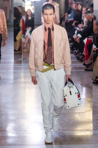 Look 35